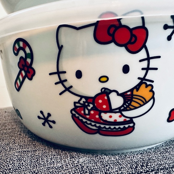 Hello Kitty Christmas Food Containers Set of 3 - Picture 8 of 12
